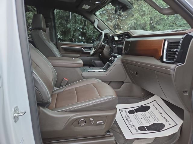 Used 2025 GMC Sierra 3500 Denali w/ Denali Reserve Package image 39