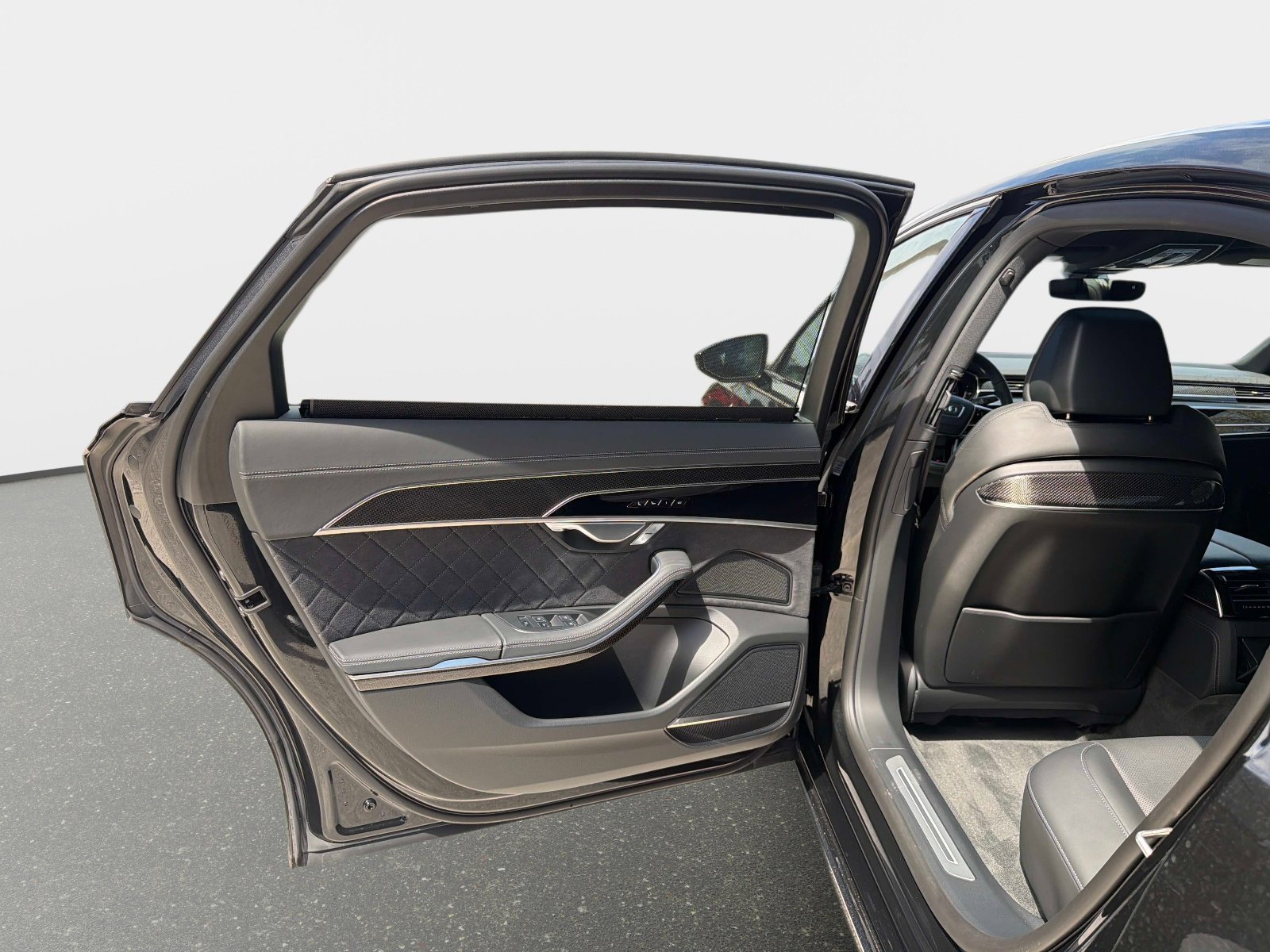 Used 2025 Audi S8 4.0T image 29