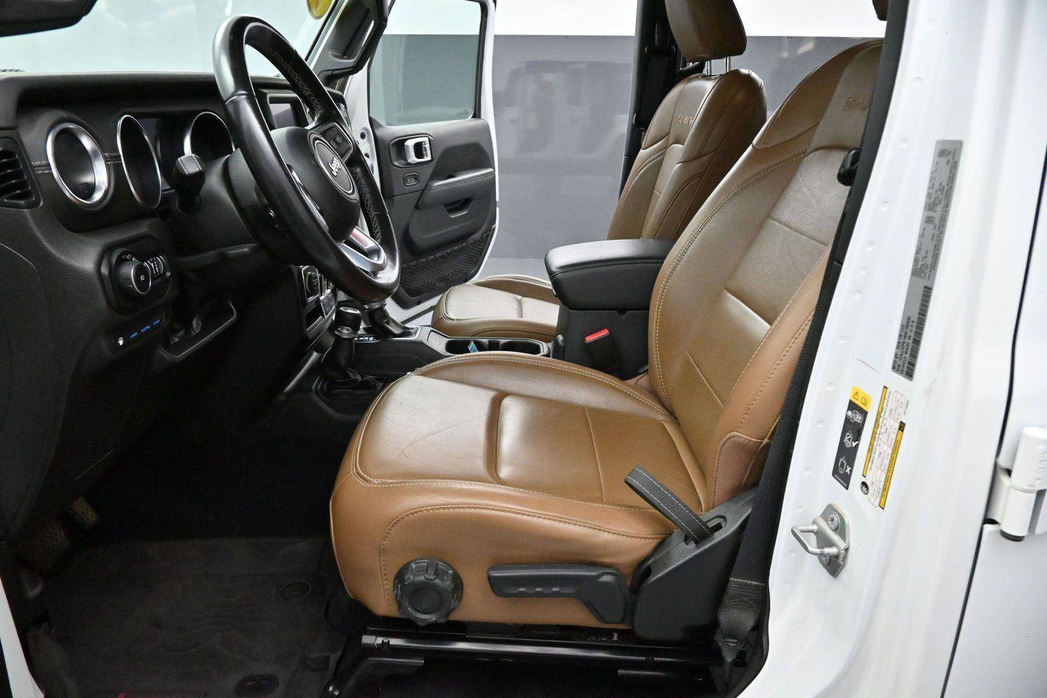 Used 2022 Jeep Wrangler Unlimited Sahara AWD/4WD image 12