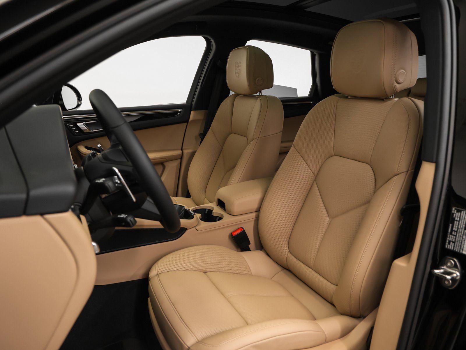 Certified 2026 Porsche Macan AWD/4WD image 34