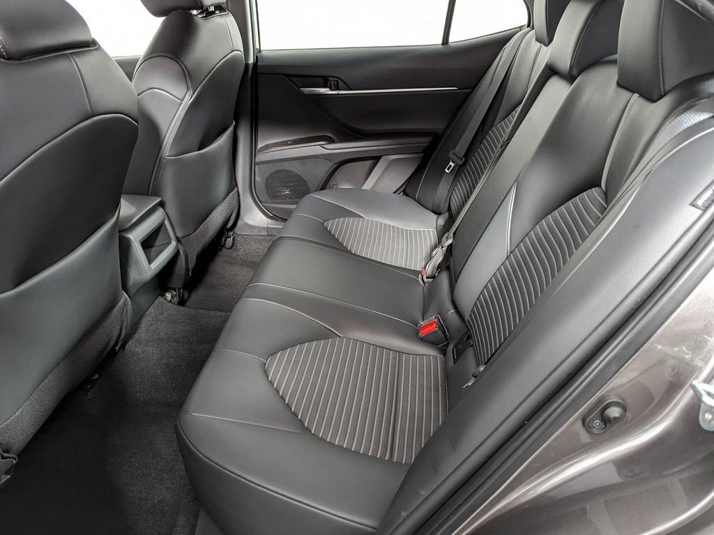 Used 2022 Toyota Camry SE image 38