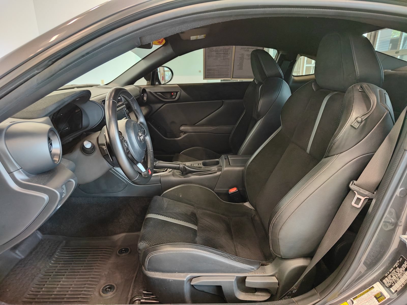 Used 2022 Toyota GR86 Premium w/ ALL Weather Mat Package (TMS) RWD image 10