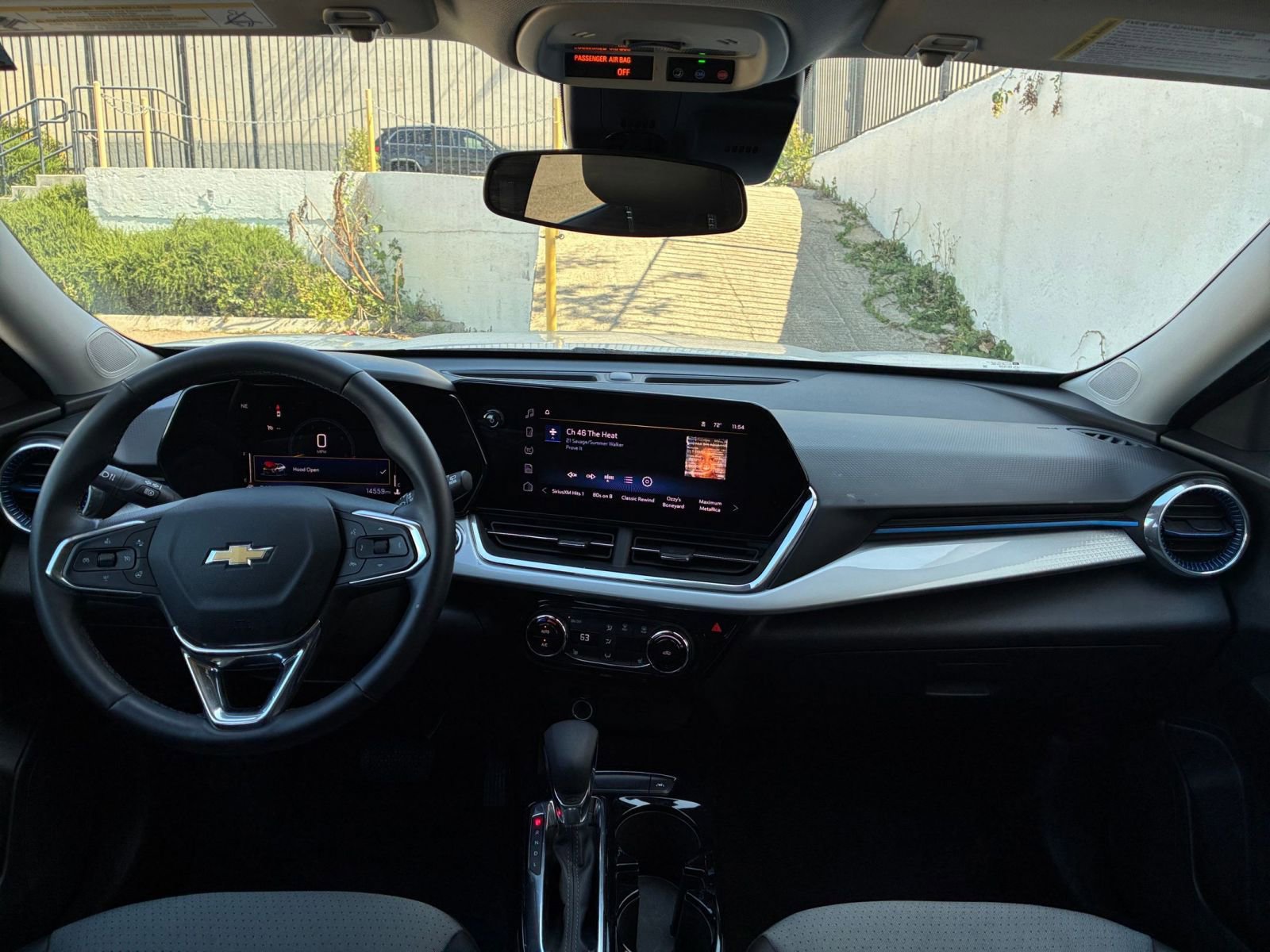 Used 2025 Chevrolet Trax LT w/ LT Convenience Package image 32