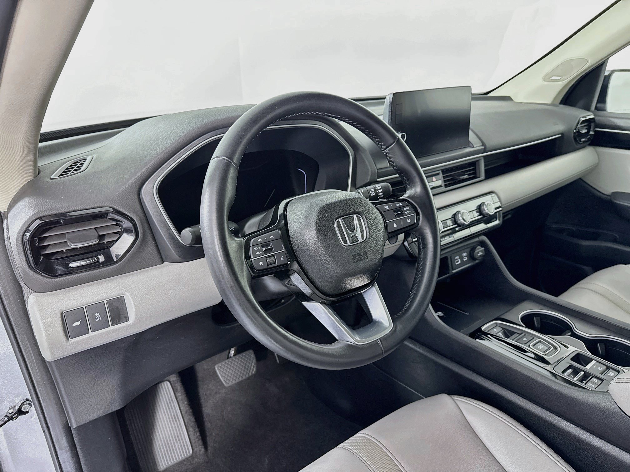 Certified 2025 Honda Pilot Touring image 9
