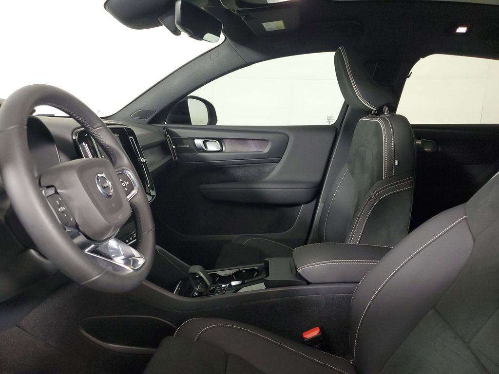 Used 2023 Volvo C40 P8 Recharge Ultimate image 24