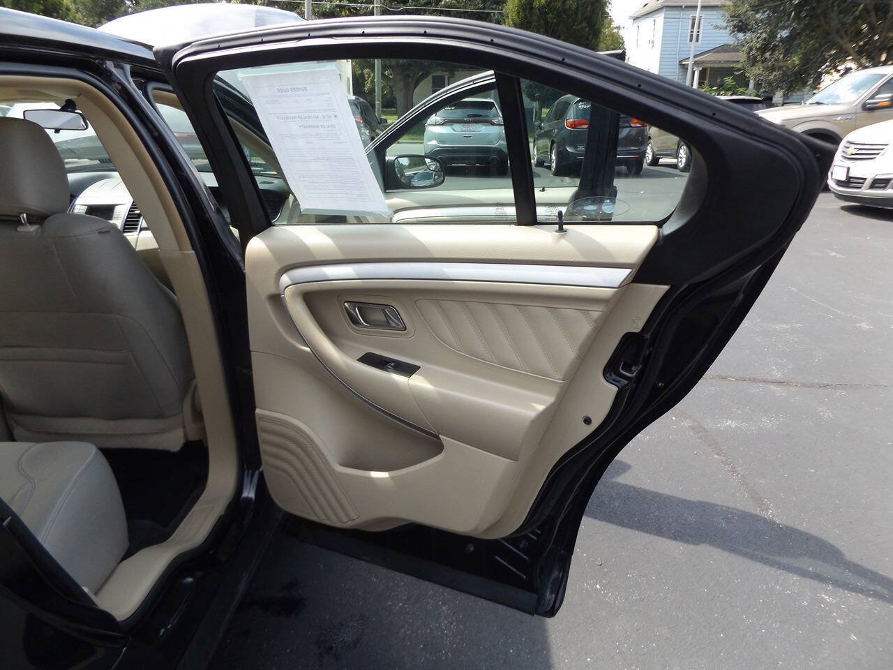 Used 2017 Ford Taurus SE FWD image 27