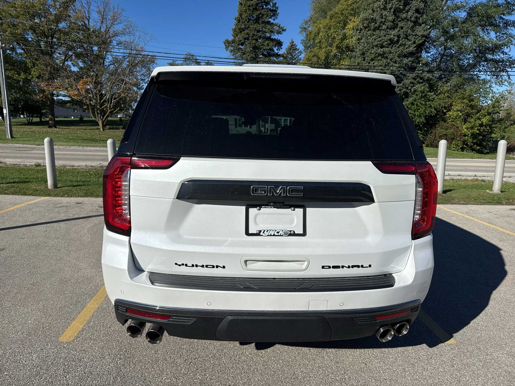 Used 2024 GMC Yukon XL Denali Ultimate AWD/4WD image 3