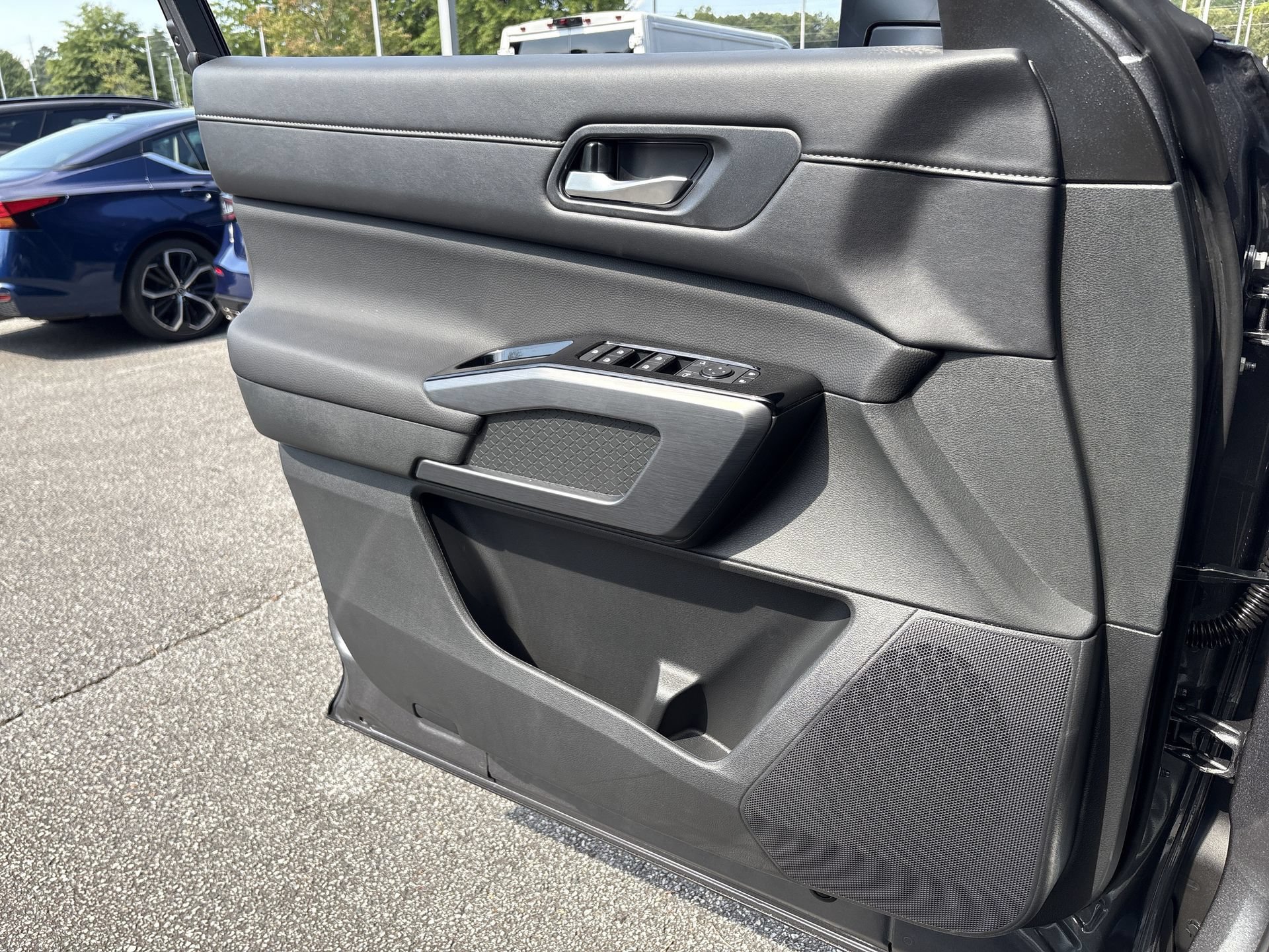 New 2026 Nissan Pathfinder SL FWD image 11