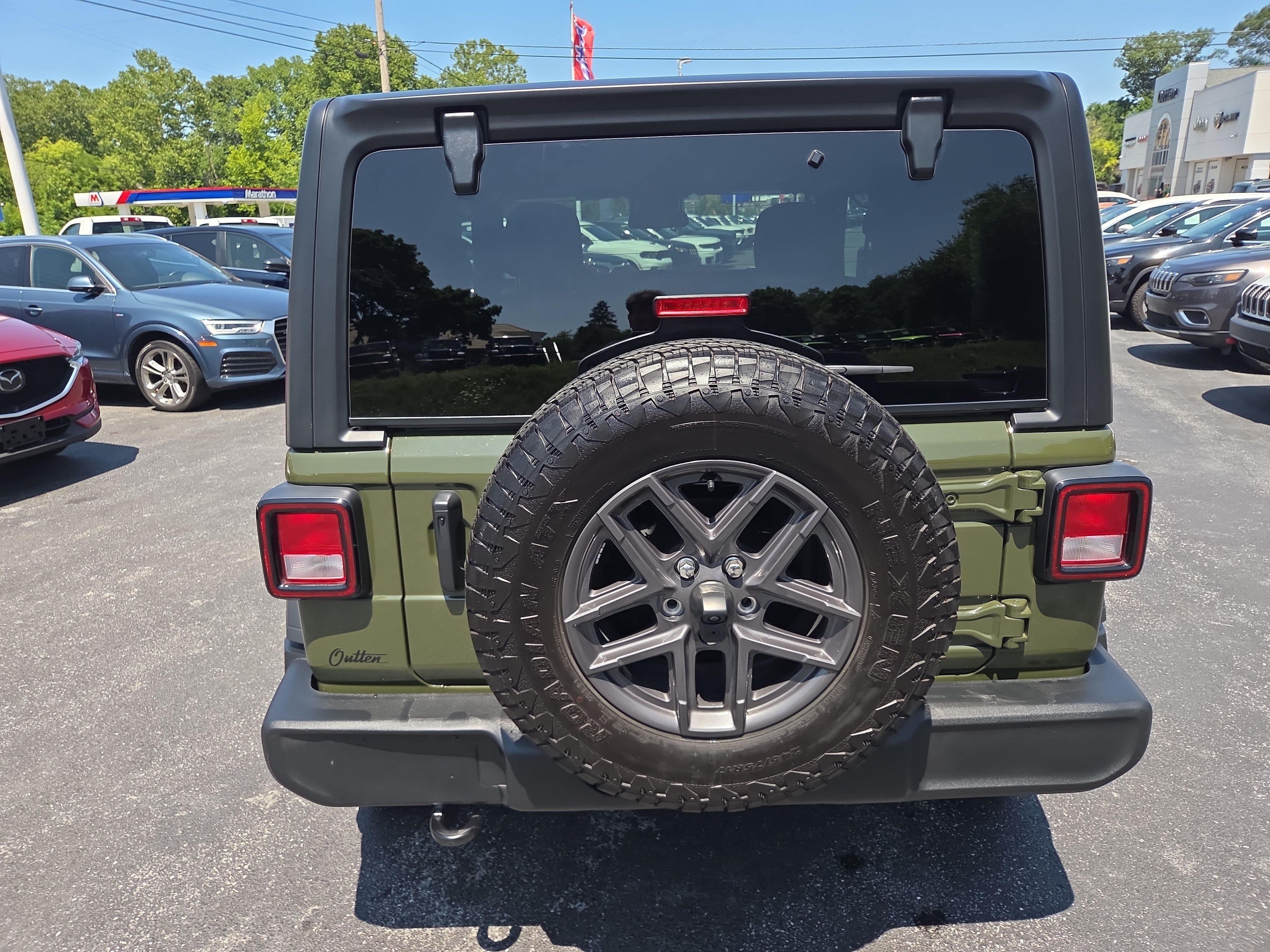 Used 2024 Jeep Wrangler Sport AWD/4WD image 5