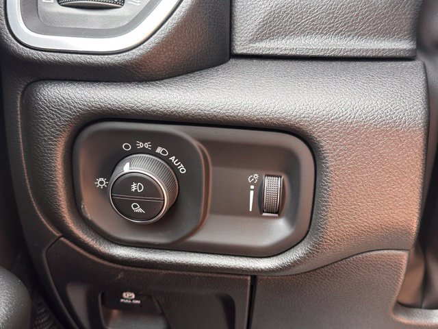 New 2026 RAM 1500 Express AWD/4WD image 17