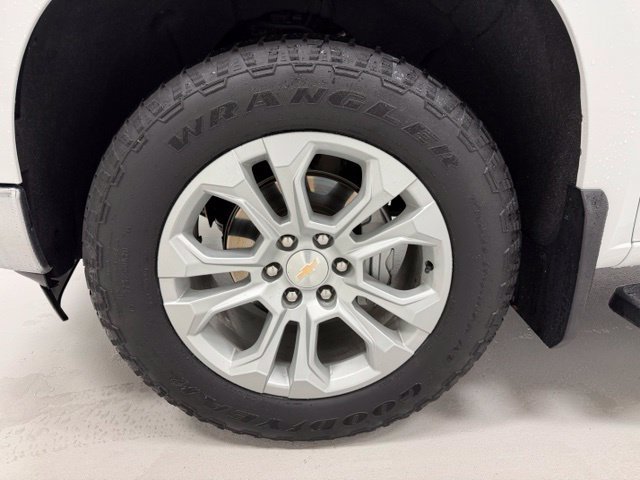 Certified 2022 Chevrolet Silverado 1500 LTZ w/ LTZ Premium Package AWD/4WD image 19