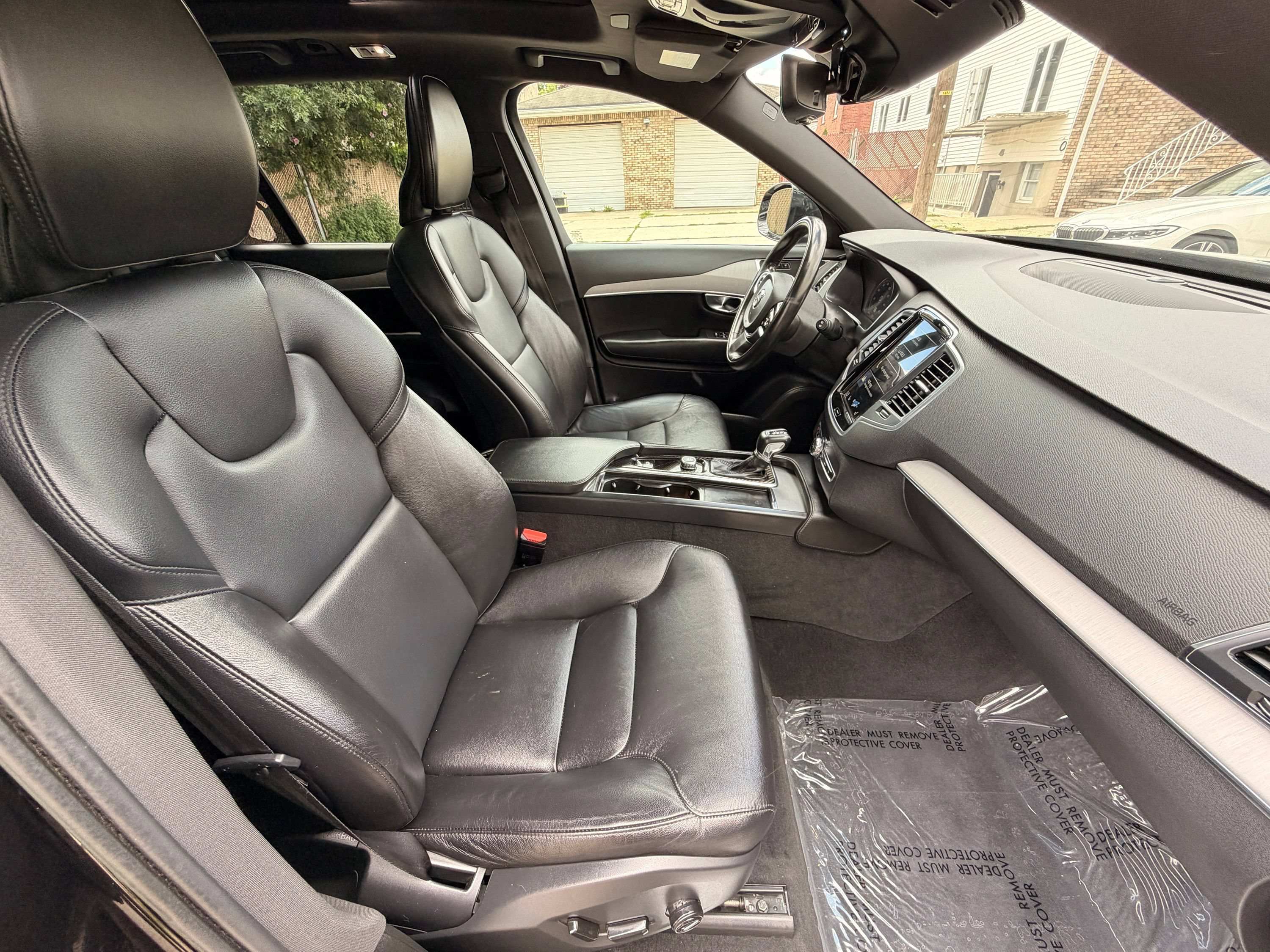 Used 2022 Volvo XC90 T5 Momentum w/ Climate Package AWD/4WD image 26