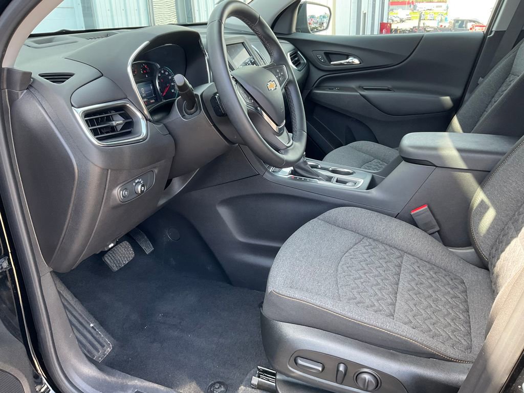 Used 2024 Chevrolet Equinox LT AWD/4WD image 2
