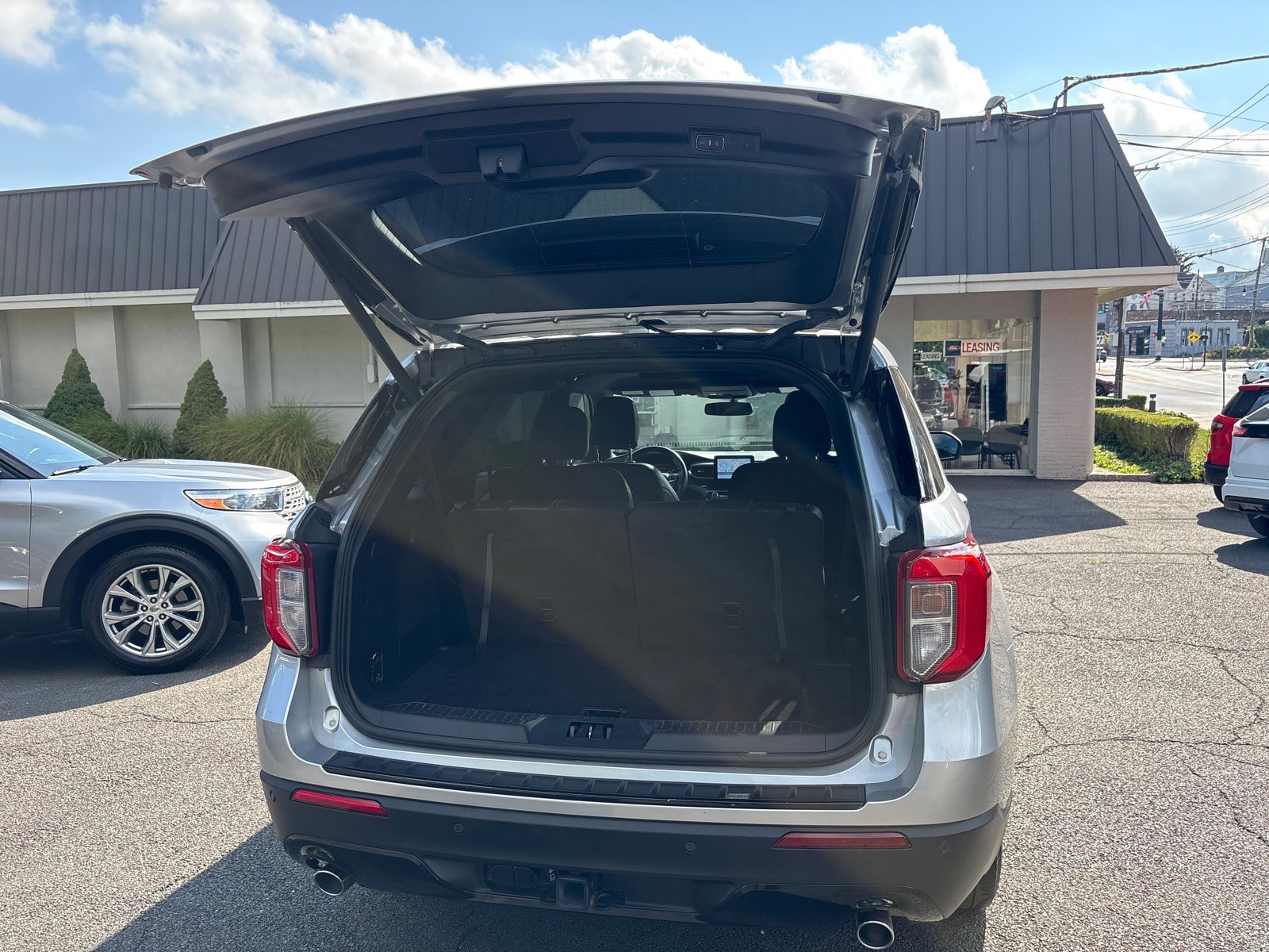 Used 2022 Ford Explorer ST-Line w/ Class IV Trailer Tow Package AWD/4WD image 7