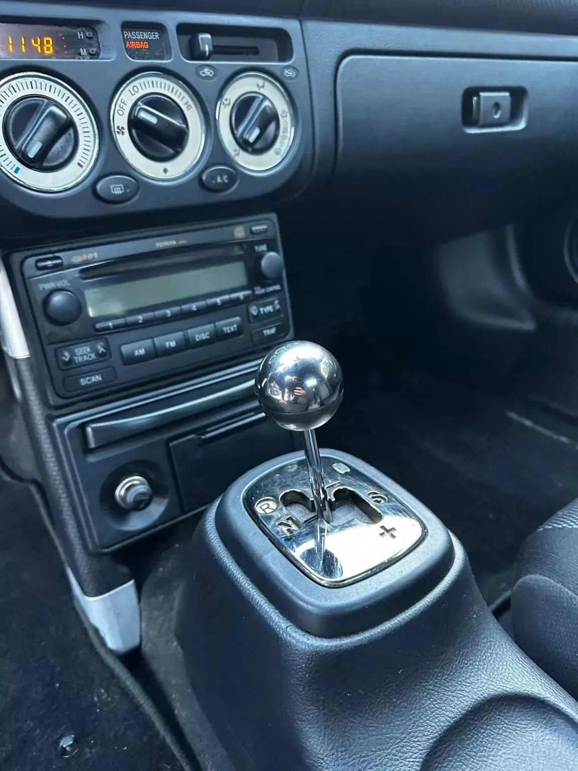 Used 2005 Toyota MR2 image 23