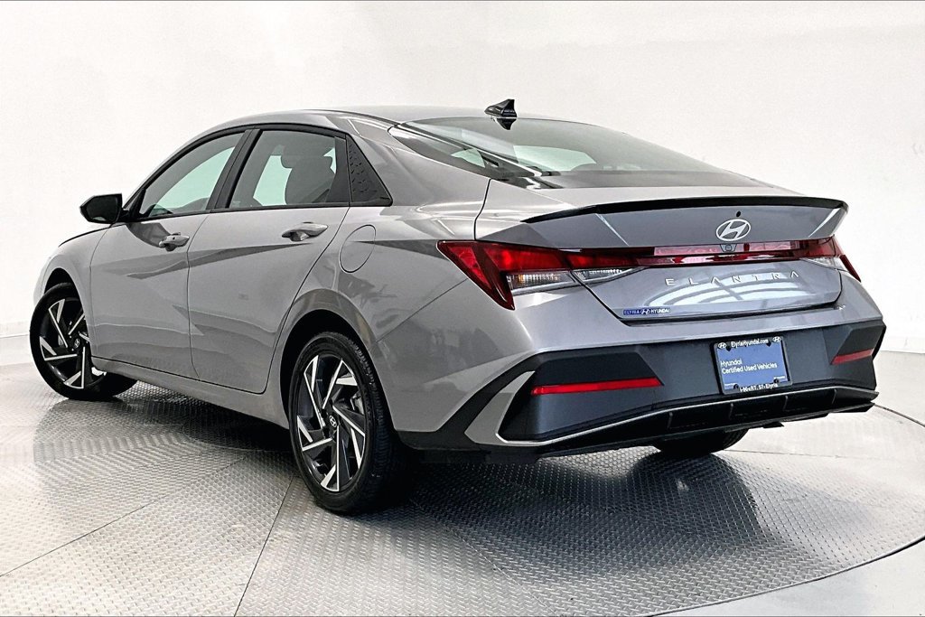 Certified 2025 Hyundai Elantra Sport FWD image 12
