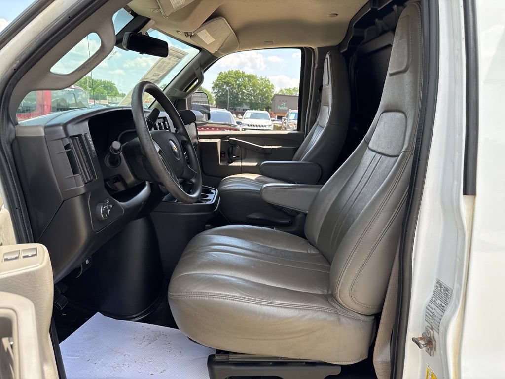 Used 2021 Chevrolet Express 3500 w/ Driver Convenience Package RWD image 27
