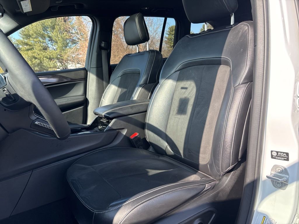 Used 2023 Jeep Grand Cherokee Altitude image 9