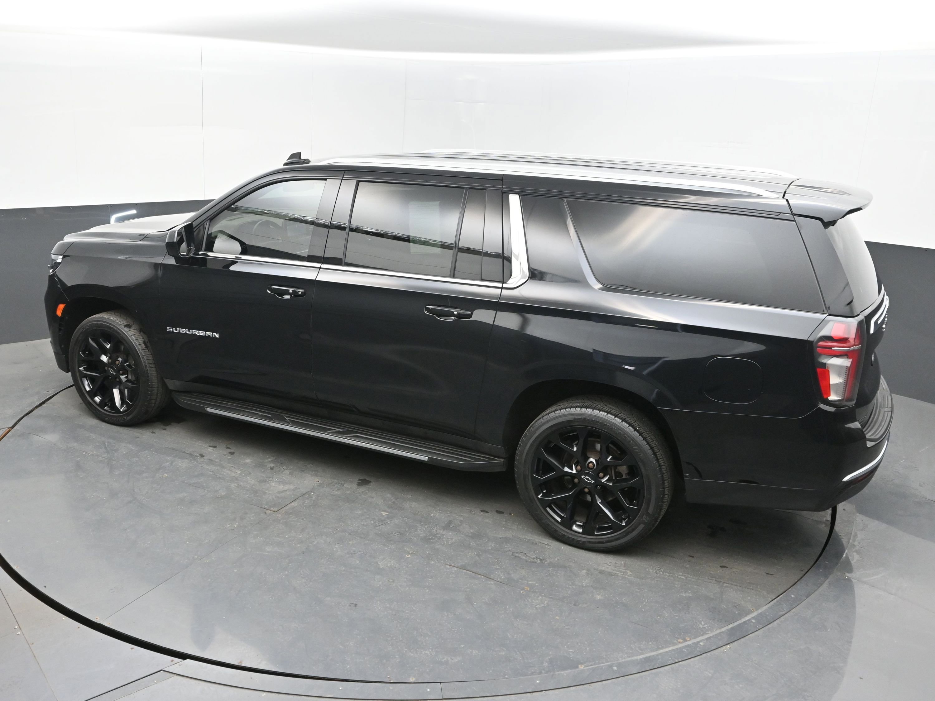 Used 2021 Chevrolet Suburban LT image 35