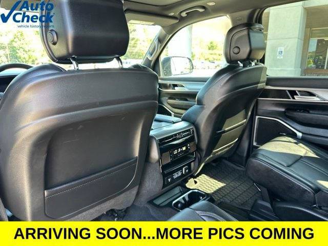Certified 2024 Jeep Wagoneer Series II AWD/4WD image 37