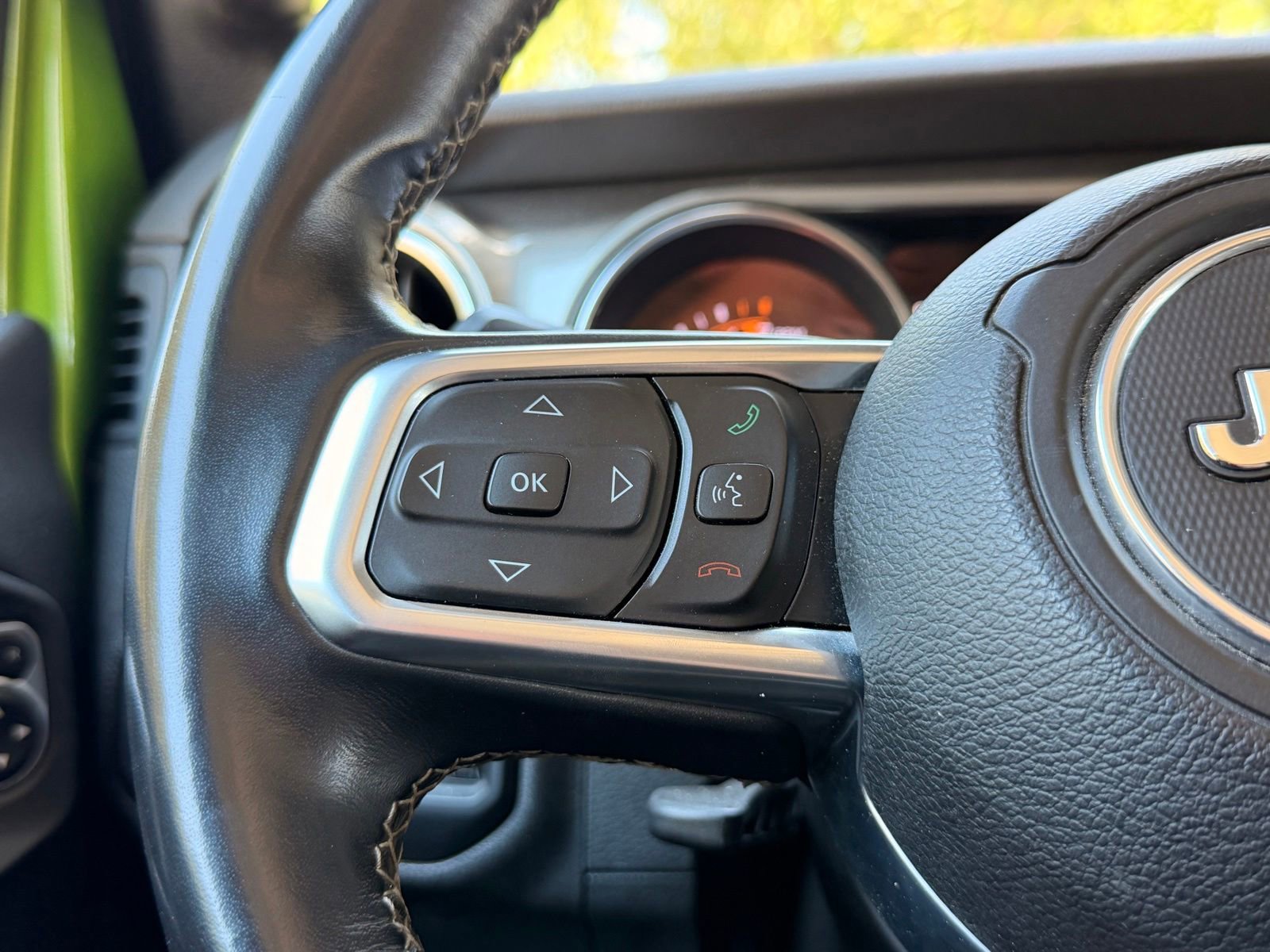 Used 2019 Jeep Wrangler Unlimited Sahara w/ Uconnect 4C Nav & Sound Group AWD/4WD image 22