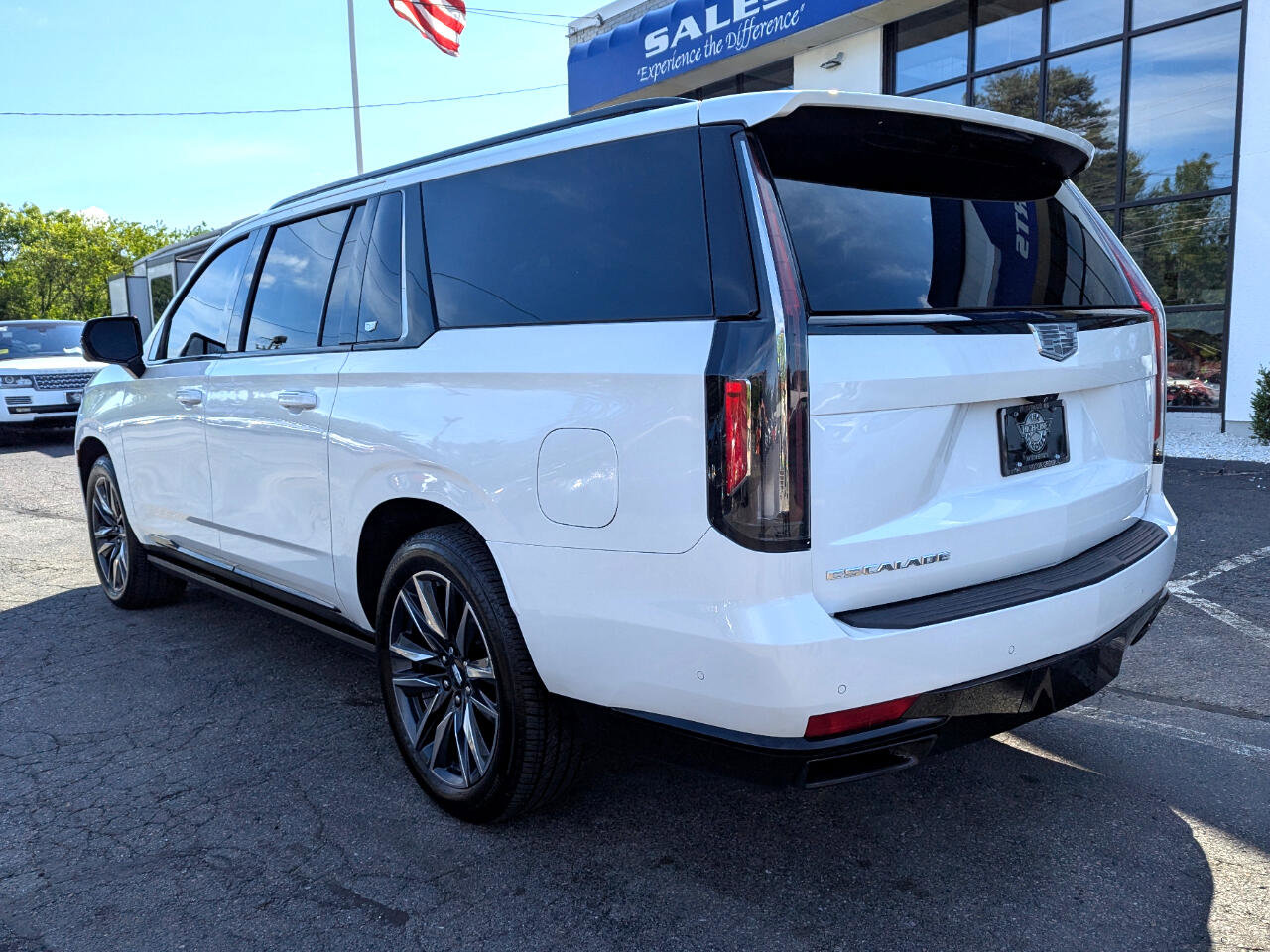 Used 2022 Cadillac Escalade ESV Sport Platinum image 10