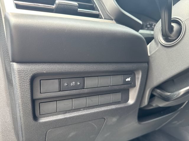 Used 2025 Mitsubishi Outlander AWD image 10