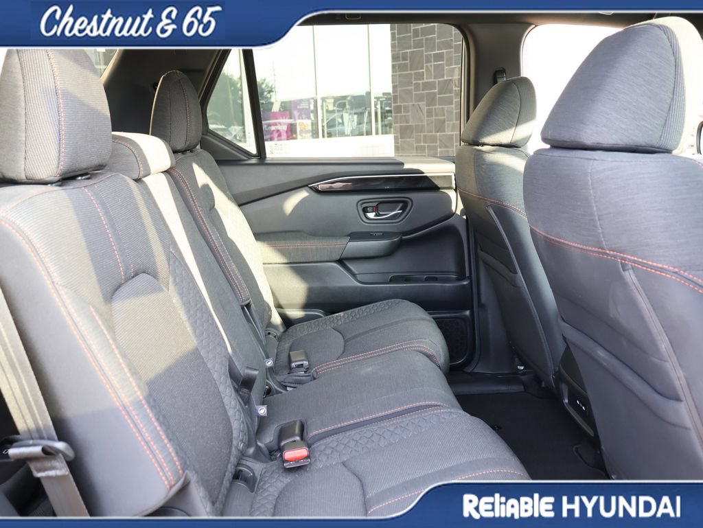 Used 2025 Honda Pilot Sport image 12
