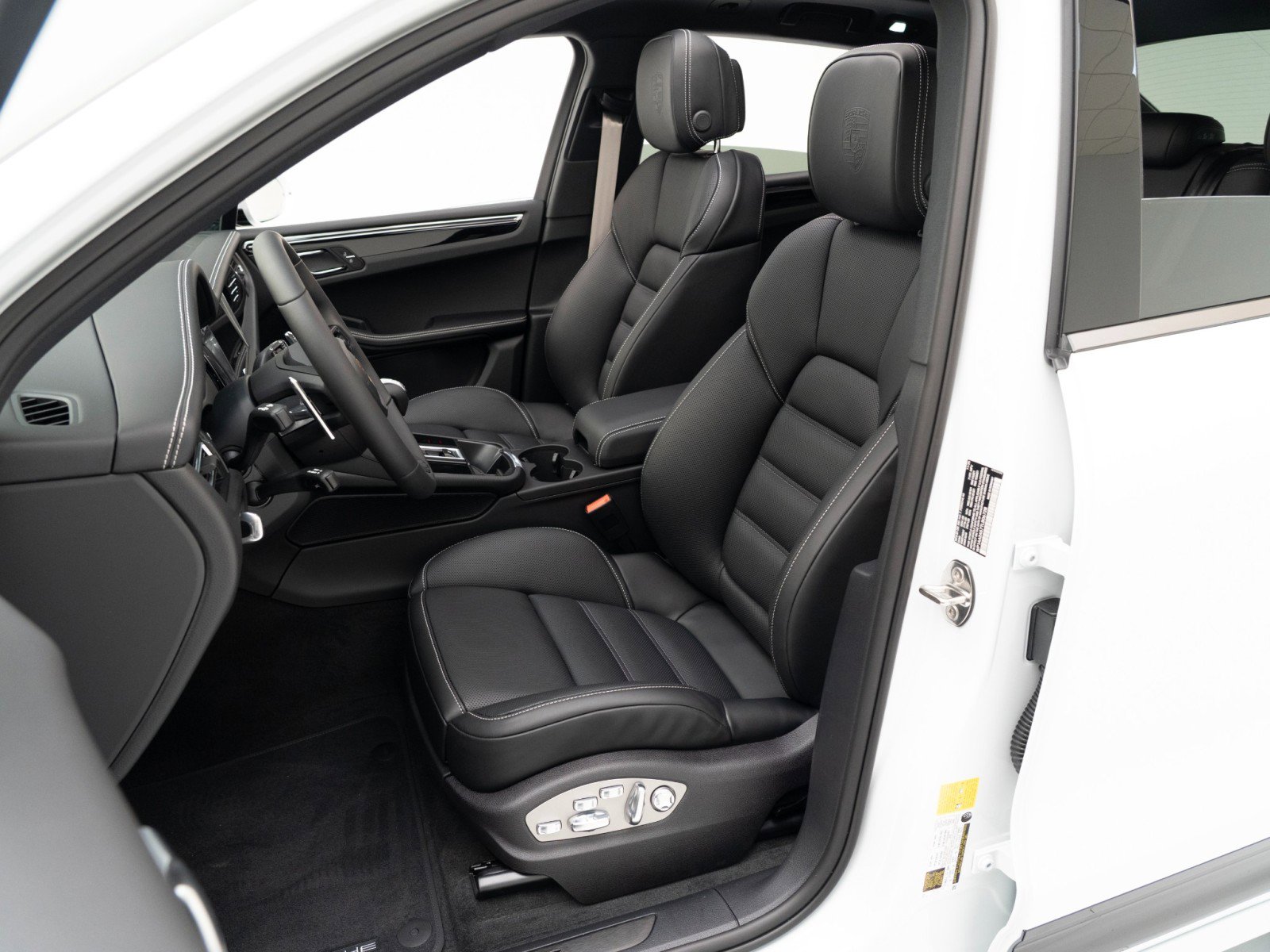 New 2026 Porsche Macan Turbo image 5