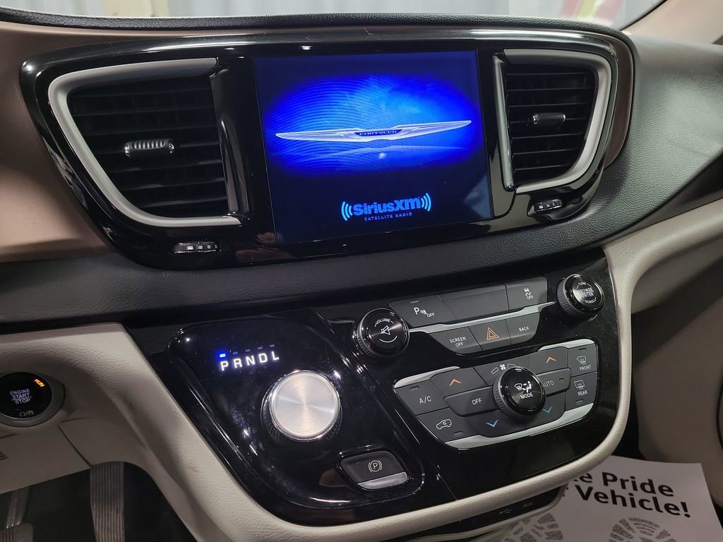 Used 2017 Chrysler Pacifica Touring-L w/ Tire & Wheel Group image 15