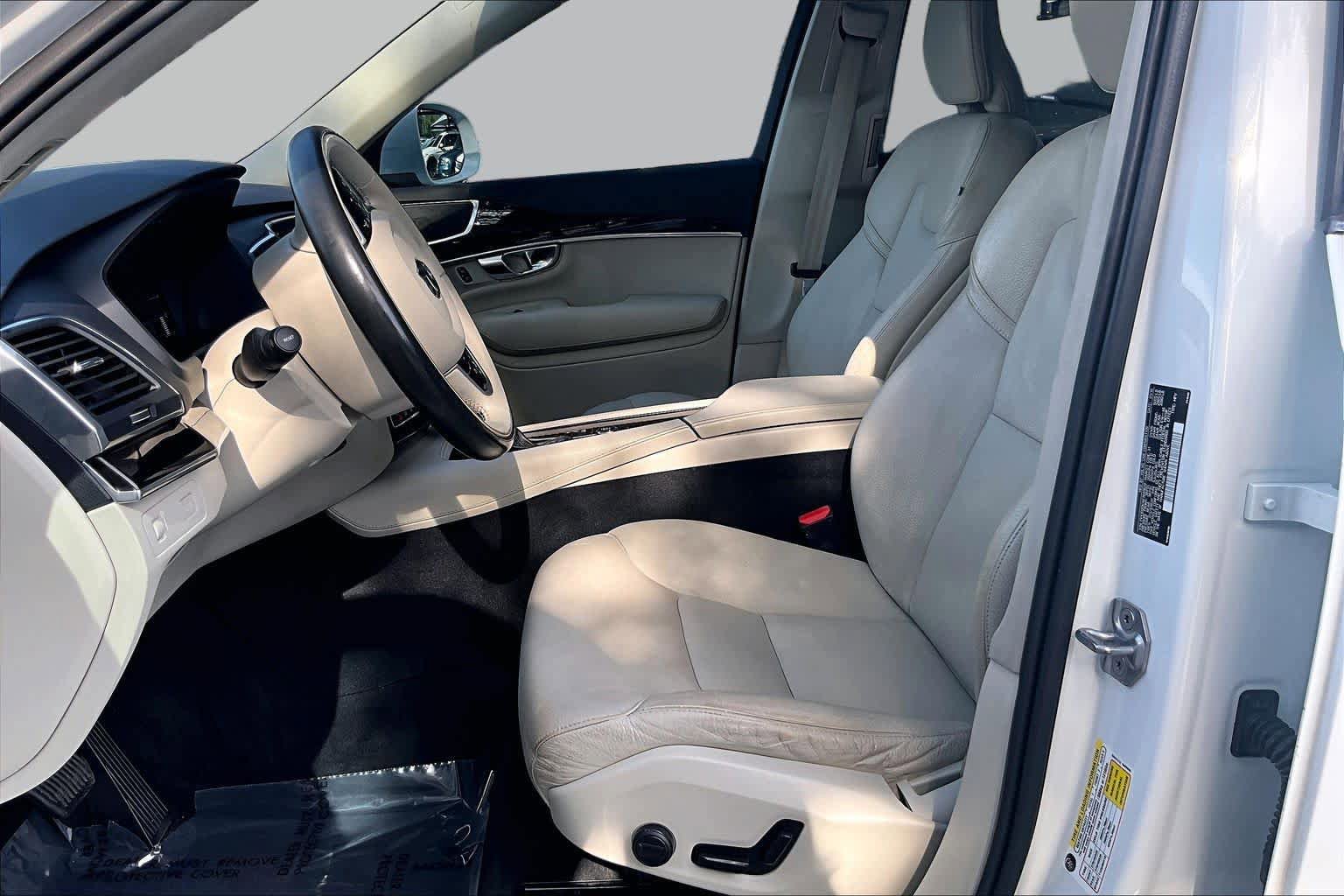 Used 2019 Volvo XC90 T5 Momentum w/ Protection Package FWD image 9