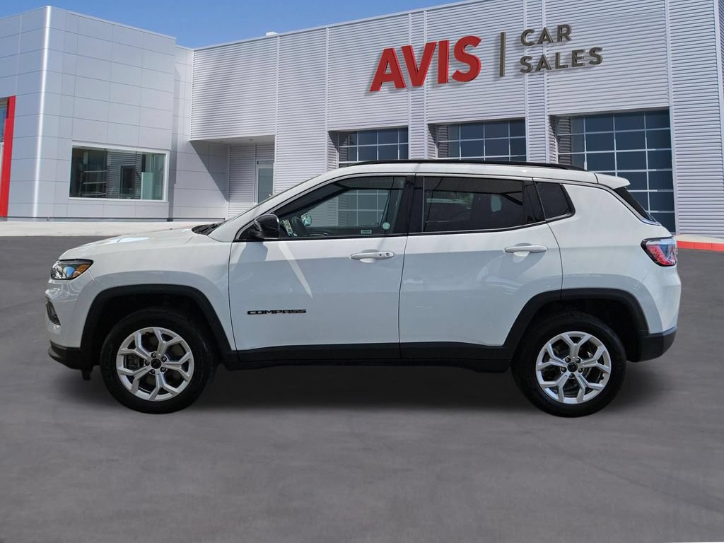 Used 2025 Jeep Compass Latitude w/ Sun & Sound Group AWD/4WD image 10