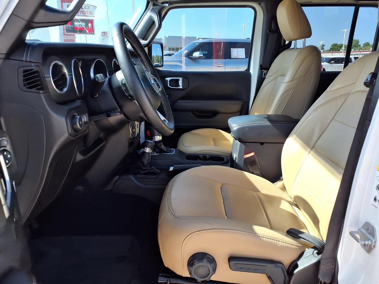 Used 2018 Jeep Wrangler Unlimited Sahara AWD/4WD image 19