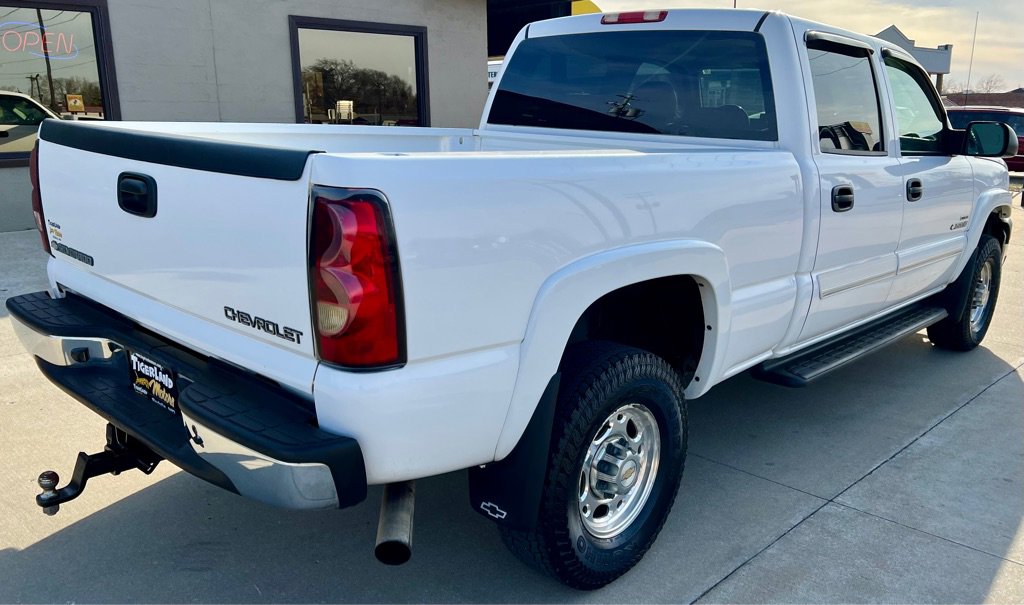 Used 2005 Chevrolet Silverado 2500 LT w/ Heavy-Duty Power Package image 7