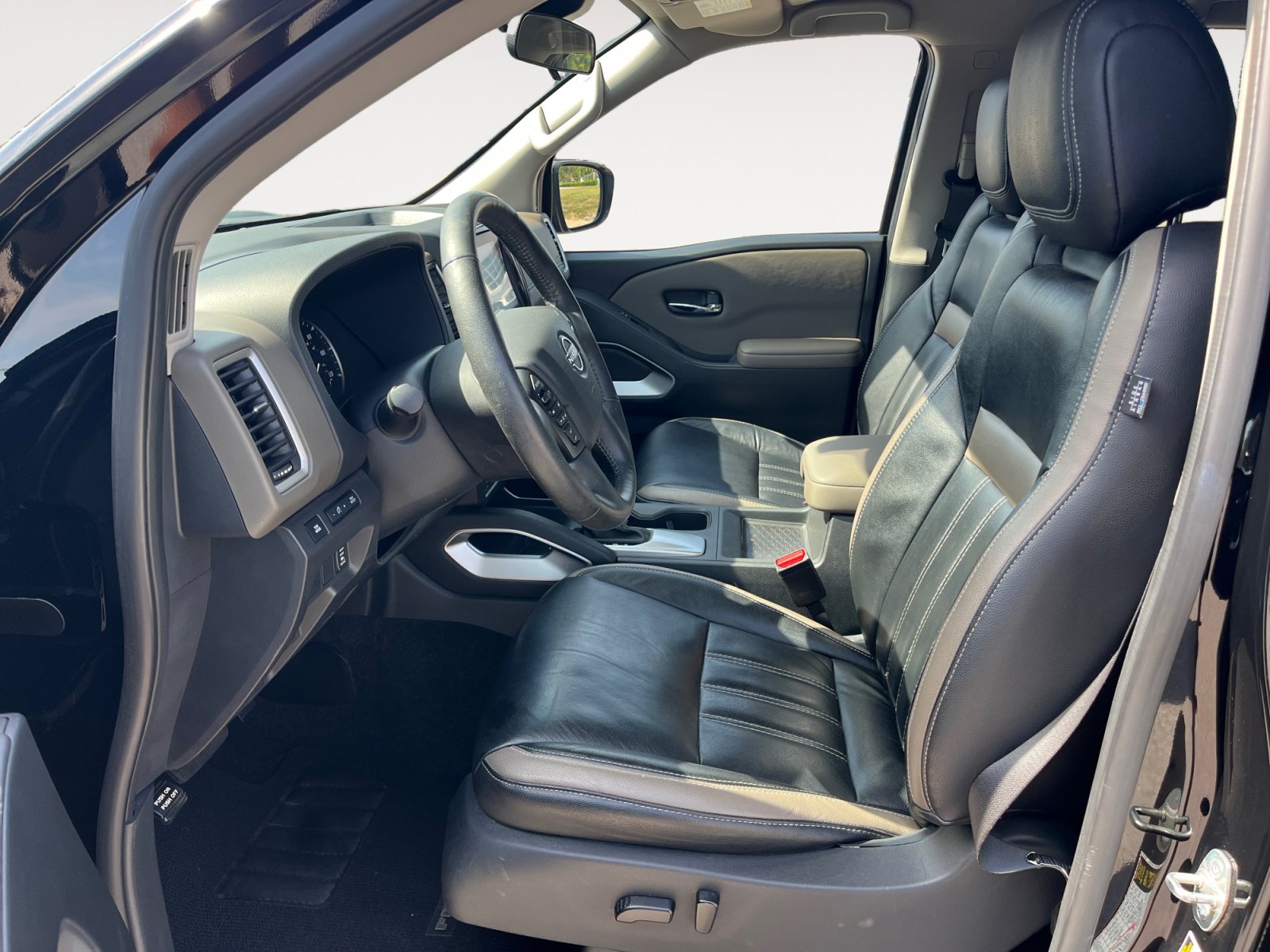 Used 2022 Nissan Frontier SV image 11