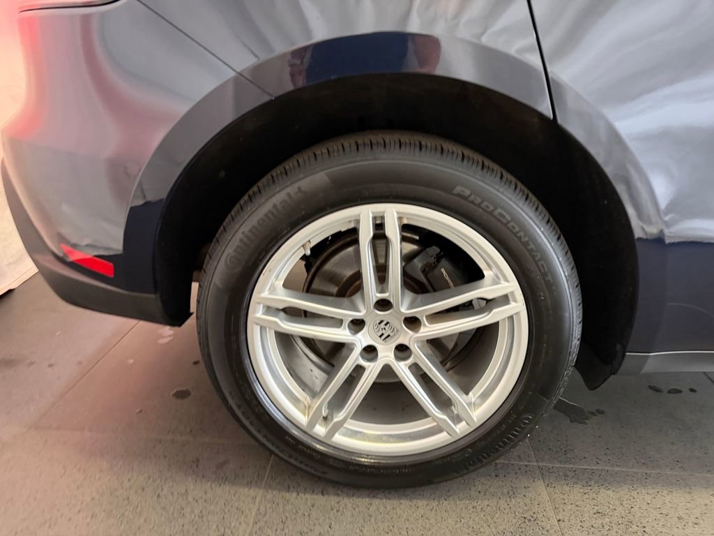 Certified 2023 Porsche Macan AWD/4WD image 12