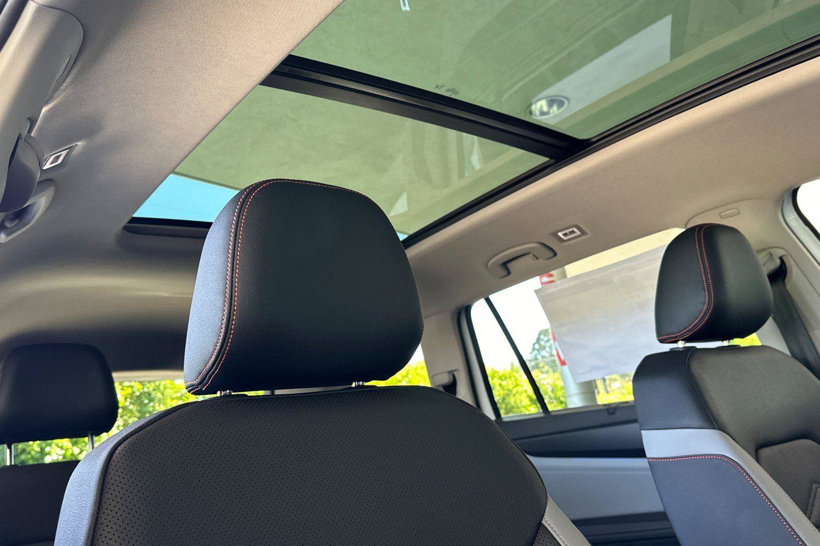 New 2025 Volkswagen Atlas Peak Edition SE image 17