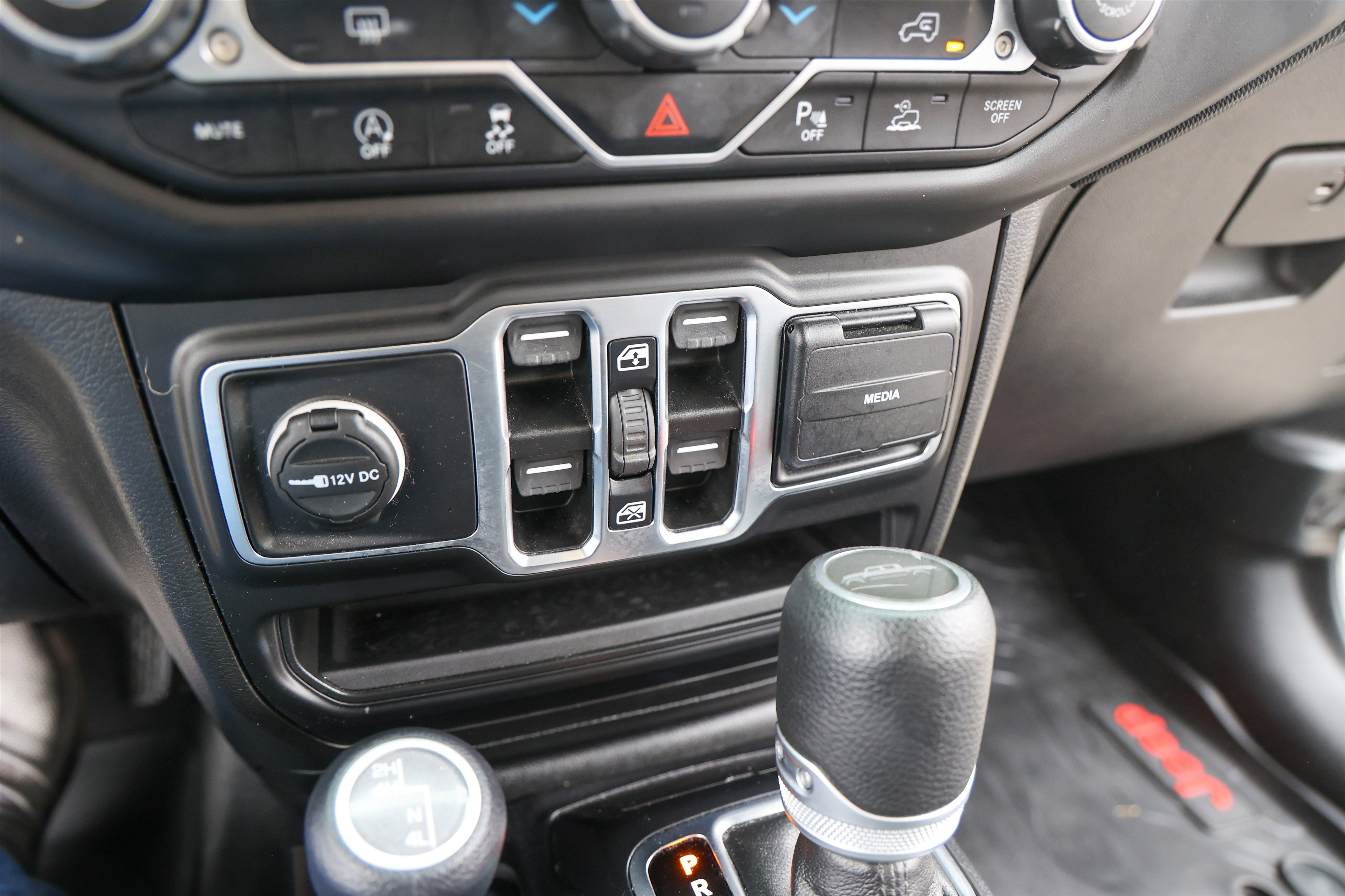 Used 2021 Jeep Gladiator Sport image 27