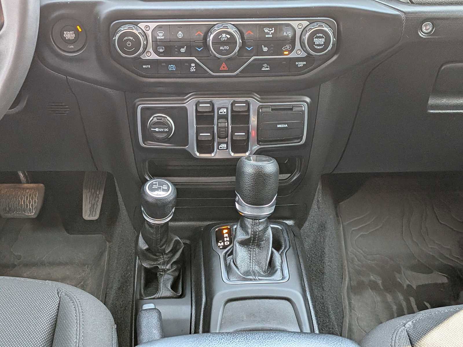 Certified 2023 Jeep Wrangler Unlimited w/ Sun & Screen Package AWD/4WD image 13