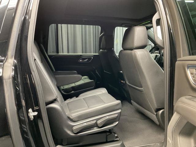 Used 2022 Chevrolet Suburban Z71 w/ Luxury Package AWD/4WD image 11