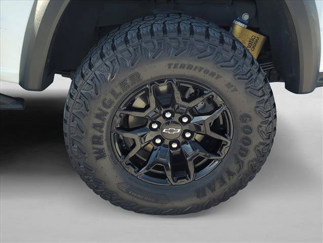 Used 2025 Chevrolet Colorado ZR2 w/ Midnight Edition AWD/4WD image 6