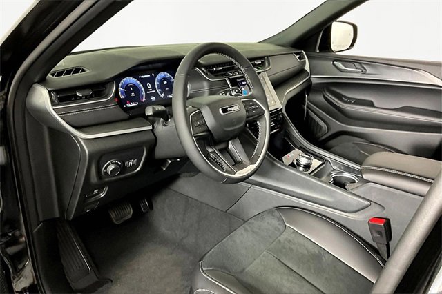 New 2025 Jeep Grand Cherokee Altitude image 8