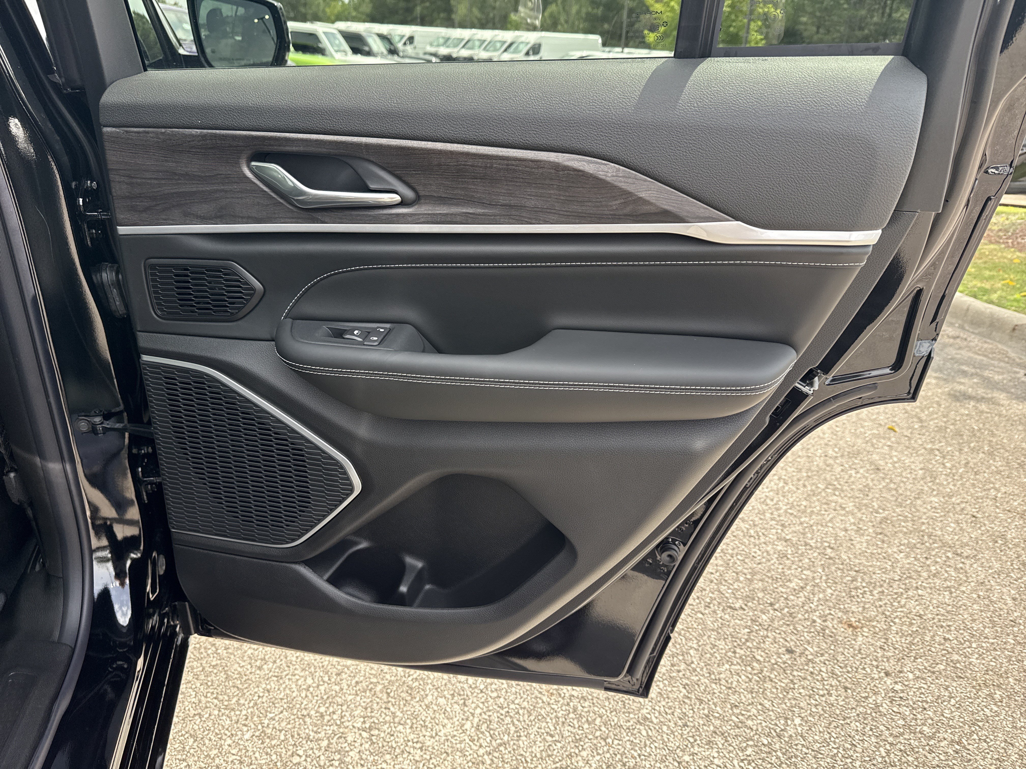 New 2026 Jeep Grand Cherokee Limited AWD/4WD image 16