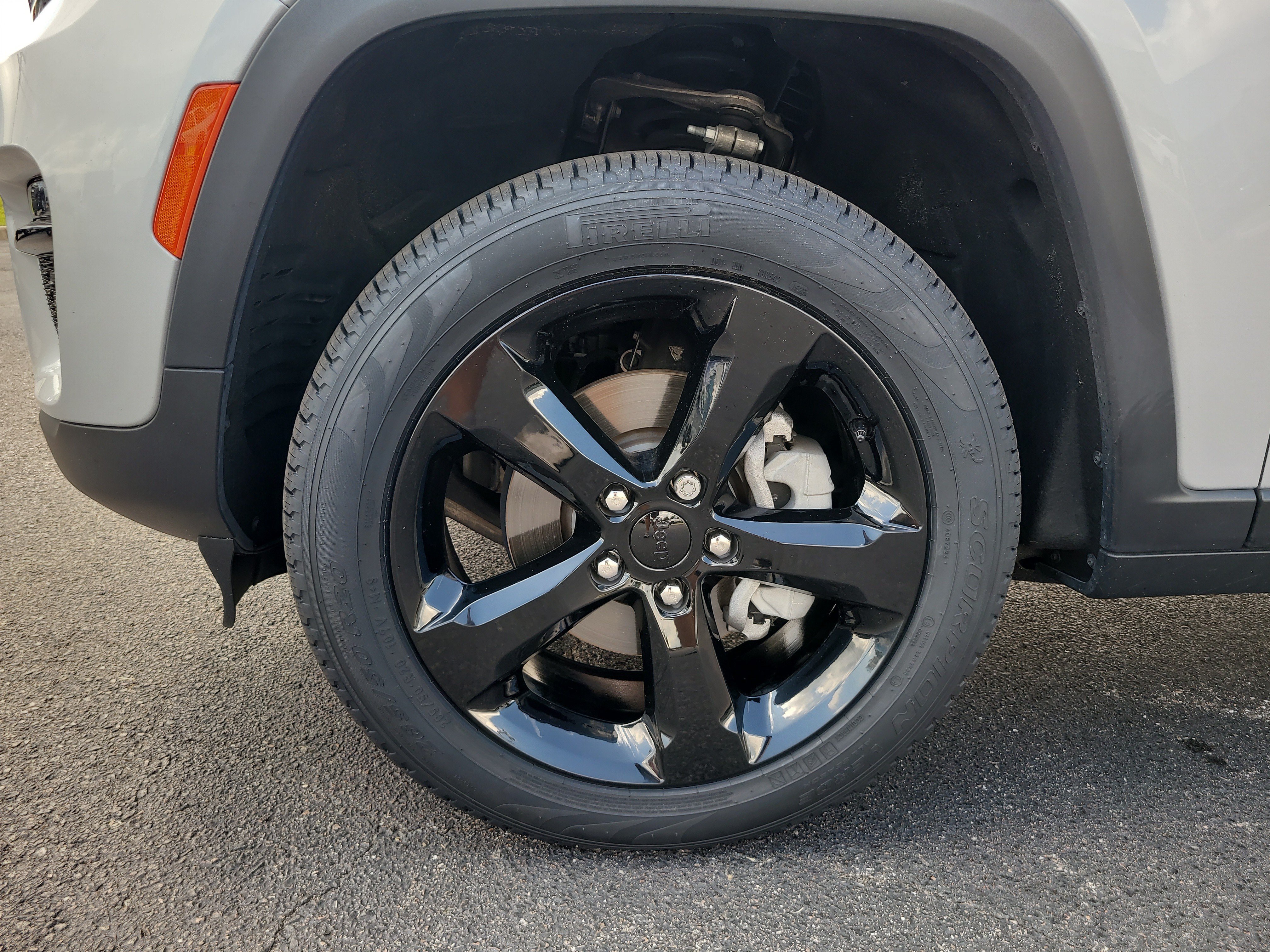 Used 2024 Jeep Grand Cherokee Limited w/ Black Appearance Package RWD image 9