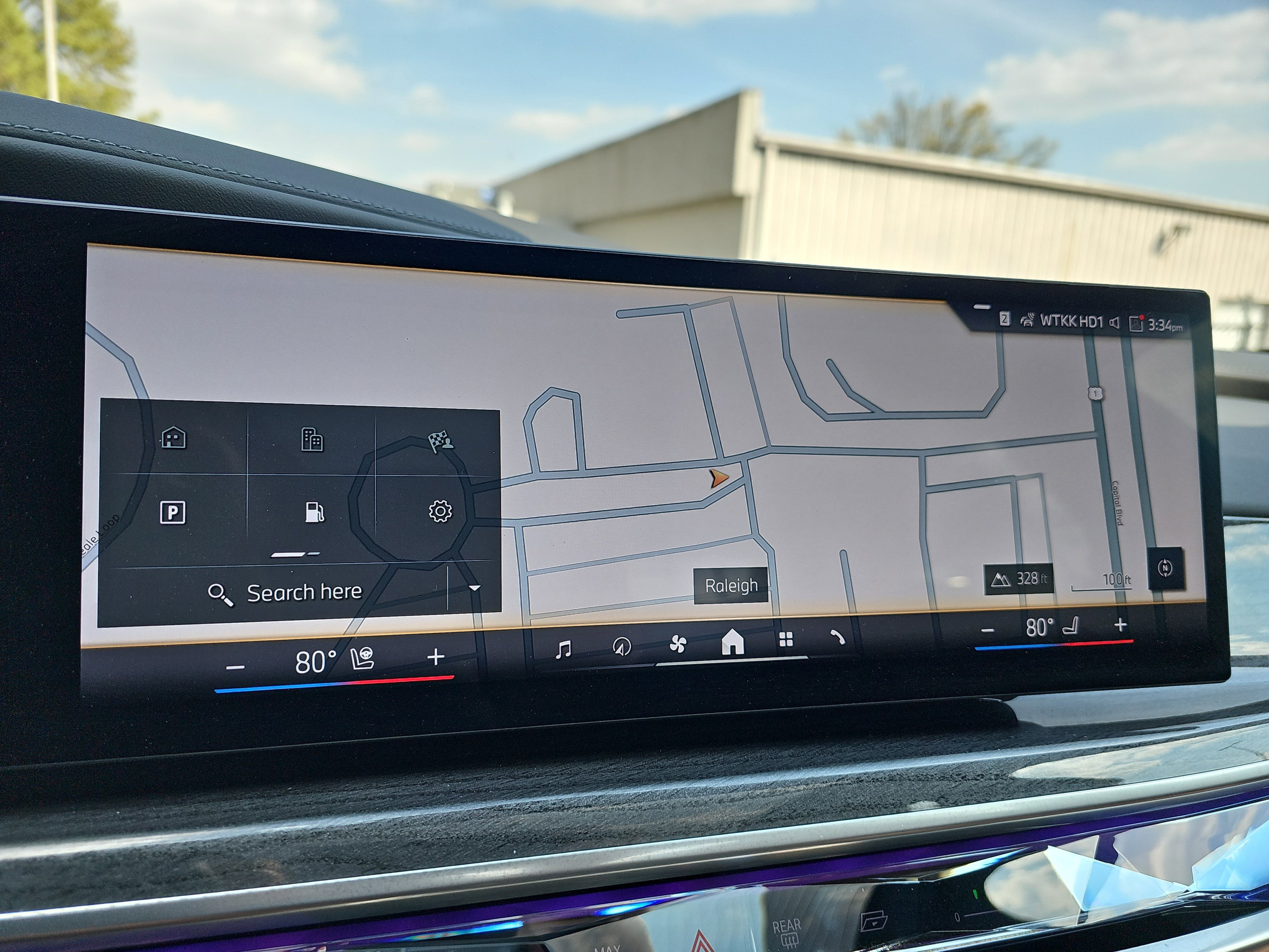 Certified 2025 BMW 750e xDrive image 25