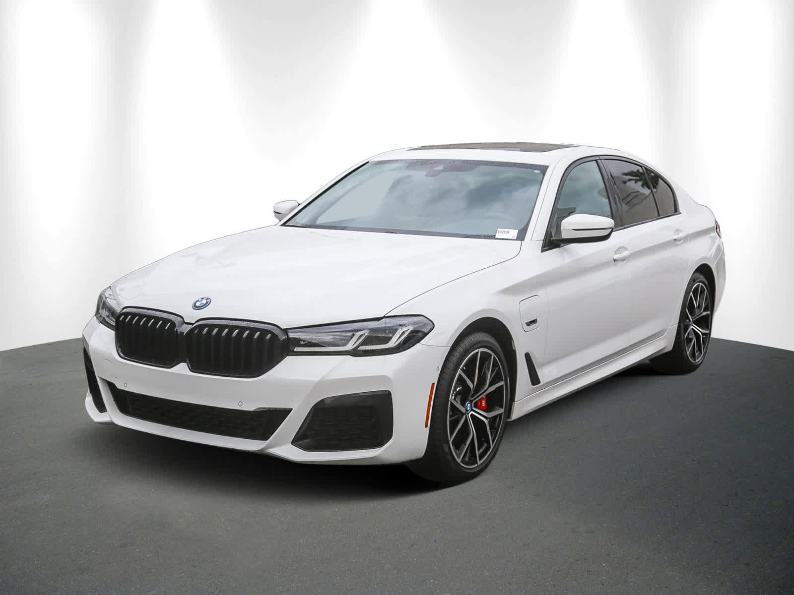 Certified 2023 BMW 530e w/ M Sport Package image 3