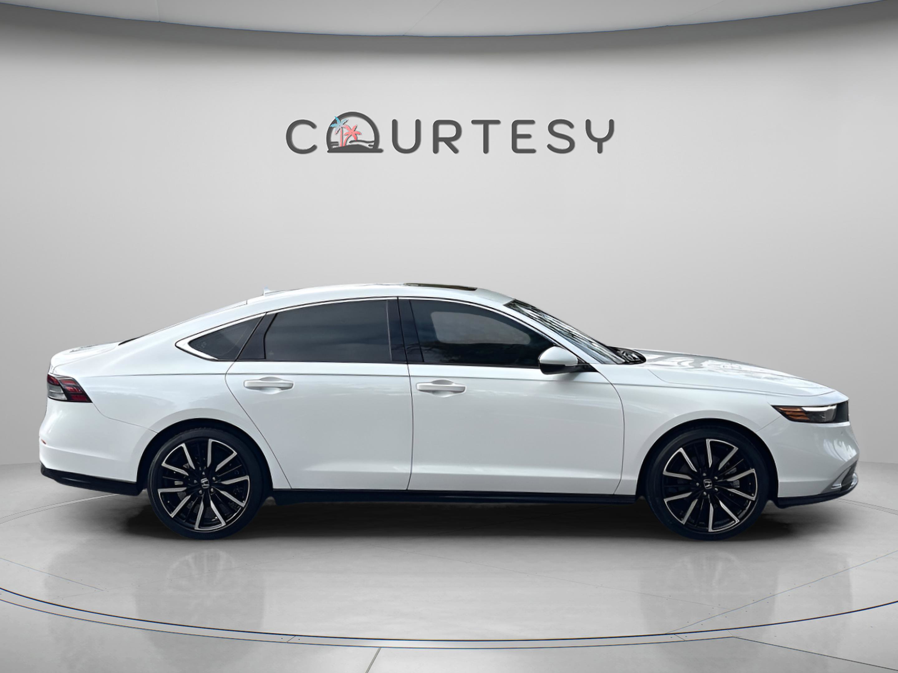 Used 2024 Honda Accord Touring image 8