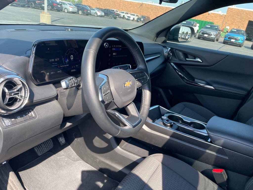 Used 2026 Chevrolet Equinox LT AWD/4WD image 18