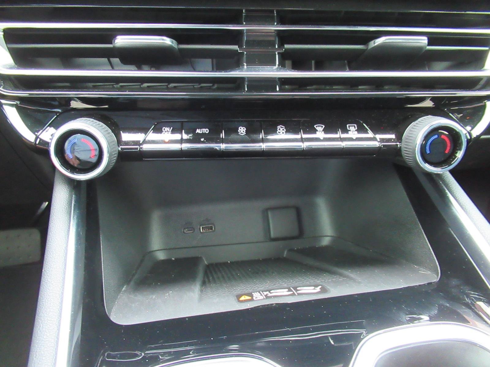 Used 2024 Chevrolet Traverse LT w/ Enhanced Driving Package FWD image 29