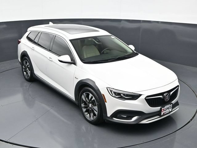 Used 2018 Buick Regal Essence w/ Driver Confidence Package #1 AWD/4WD image 40